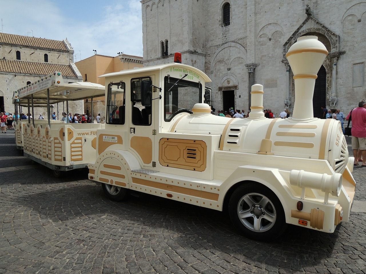 Ausflug Bari auf eigene Faust mit der Bimmelbahn