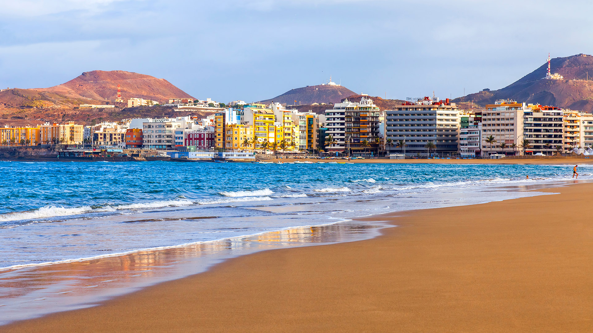 Der Strand Playa las Canteras in Las Palmas ist nicht weit vom Kreuzfahrthafen entfernt.